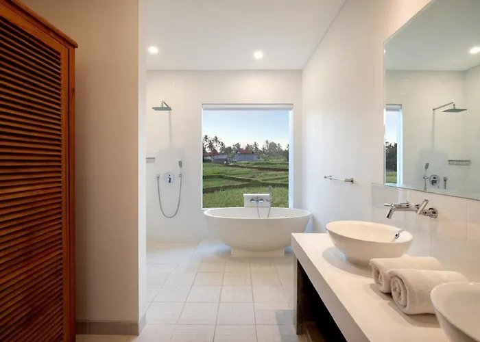 6br Twin In Prime Location Villa